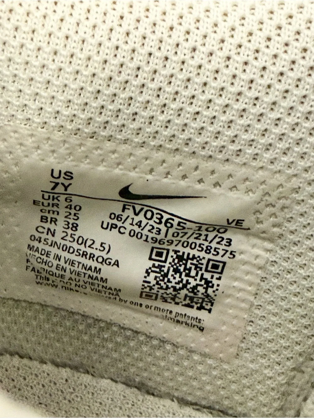 Nike Kids White and Black Swoosh Low-Top Sneakers